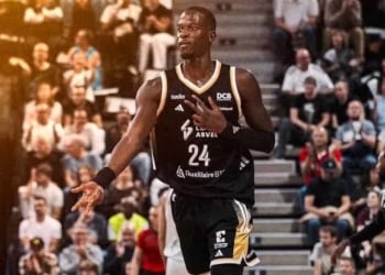 Mbaye Ndiaye quitte finalement l’ASVEL et rejoint l’Olympiakos