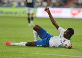 Des images terribles : L&rsquo;attaquant sénégalais Abdallah Gning victime d&rsquo;une grave blessure avec le FC Baník Ostrava