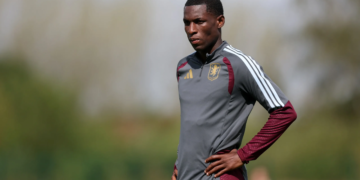 Premier League : Nicolas Jackson, avec le numéro 11, titulaire contre Arsenal pour sa première avec Aston Villa - wiwsport Premier League : Nicolas Jackson, avec le numéro 11, titulaire contre Arsenal pour sa première avec Aston Villa - wiwsport