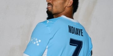 Premier League : Iliman Ndiaye titulaire contre Conventry pour sa première avec Manchester City - wiwsport Premier League : Iliman Ndiaye titulaire contre Conventry pour sa première avec Manchester City - wiwsport