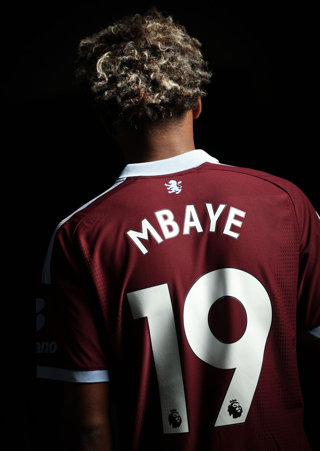 Aston Villa : Ibrahim Mbaye portera le numéro 19 - wiwsport Aston Villa : Ibrahim Mbaye portera le numéro 19 - wiwsport
