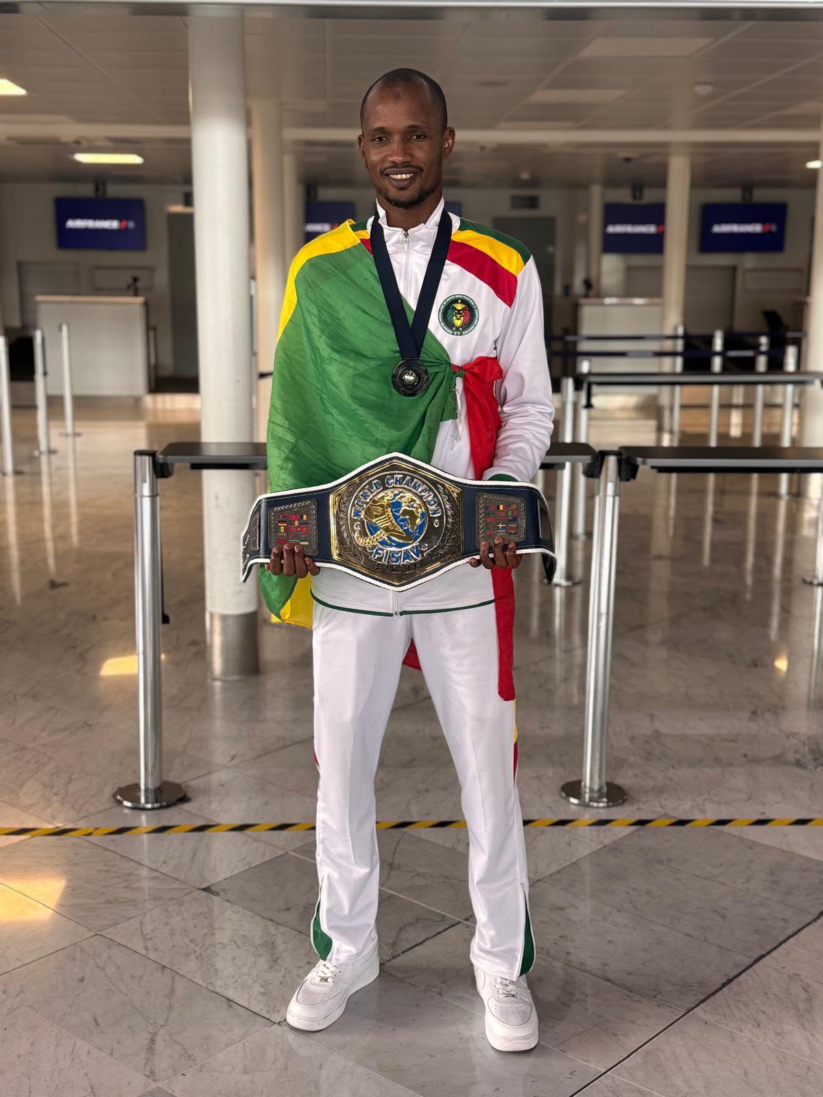 Boxe Savate – Cheikh Thiam champion du monde, Idrissa Sagna en bronze et un officiel sénégalais dans l’histoire ! - wiwsport Boxe Savate – Cheikh Thiam champion du monde, Idrissa Sagna en bronze et un officiel sénégalais dans l’histoire ! - wiwsport