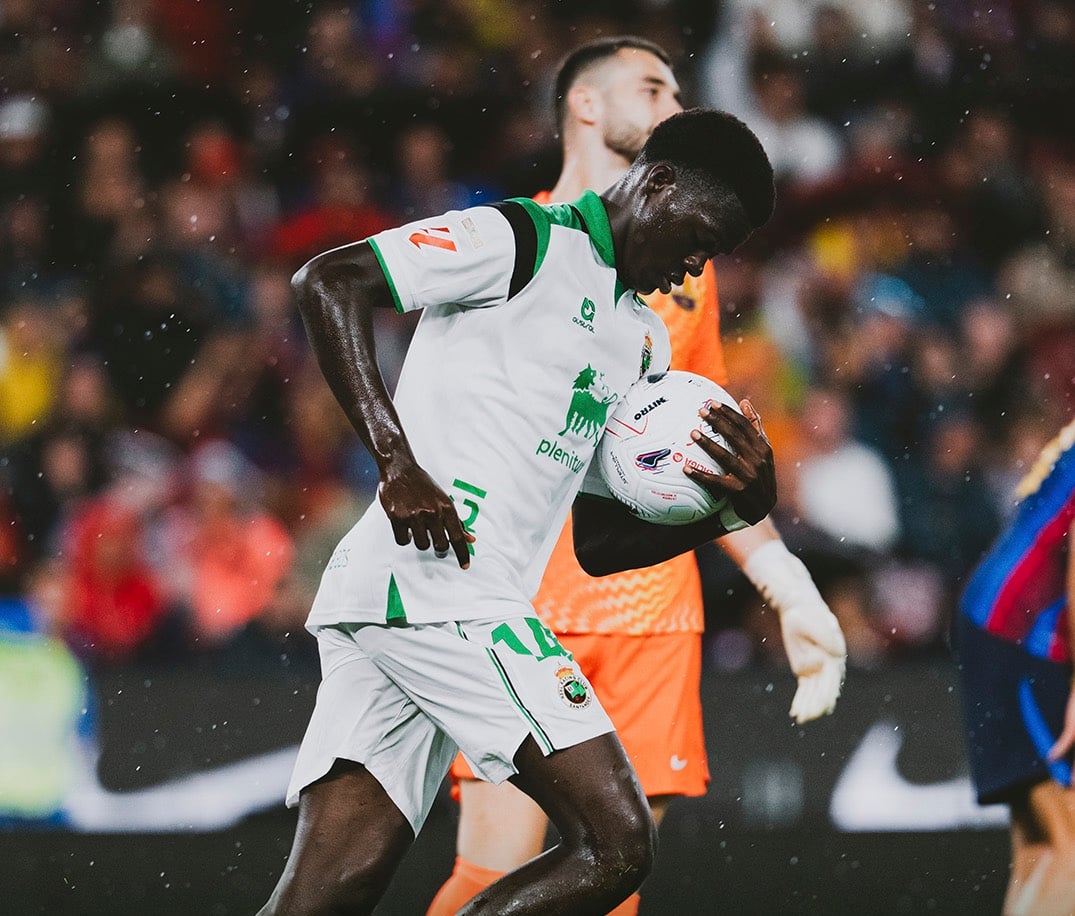 LaLiga : Maguette Gueye buteur mais le FC Barcelone explose le Racing Santander (7-2) - wiwsport LaLiga : Maguette Gueye buteur mais le FC Barcelone explose le Racing Santander (7-2) - wiwsport