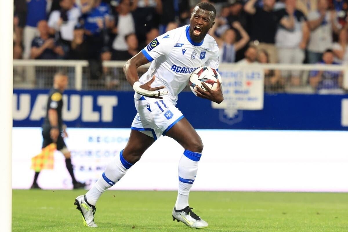 Mercato : Mbaye Niang vers un retour en France après son accord avec Dunkerque ! - wiwsport Mercato : Mbaye Niang vers un retour en France après son accord avec Dunkerque ! - wiwsport