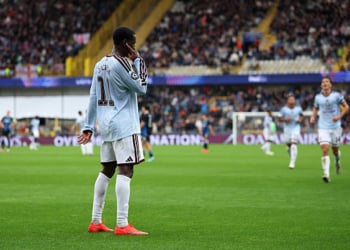 Aston Villa – Son compteur lancé, Nicolas Jackson : « J’espère que ce n’est que le début et qu’il y en aura beaucoup d’autres à venir… » ! - wiwsport BRUGES, BELGIUM - SEPTEMBER 08: Nicolas Jackson of Aston Villa celebrates scoring his team’s third goal during the UEFA Champions League 2026/27 League Phase MD1 match between Club Brugge KV and Aston Villa FC at Jan Breydel Stadium on September 08, 2026 in Bruges, Belgium. (Photo by Neville Williams/Aston Villa FC via Getty Images)