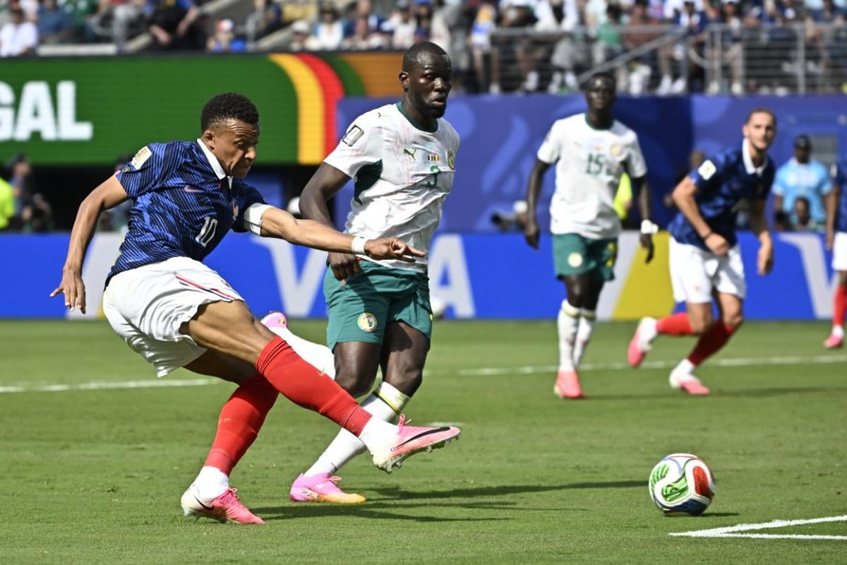 Kylian Mbappé revient sur la déclaration controversée de Rudi Garcia : « Les équipes africaines jouent sans peur et sont devenues très dangereuses » ! - wiwsport Kylian Mbappé revient sur la déclaration controversée de Rudi Garcia : « Les équipes africaines jouent sans peur et sont devenues très dangereuses » ! - wiwsport