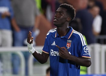 COMO, ITALY - SEPTEMBER 10: Assane Diao of Como 1907 celebrates after scoring his team's third goal during the UEFA Champions League 2026/27 League Phase MD1 match between Como 1907 and RB Leipzig at Giuseppe Sinigaglia Stadium on September 10, 2026 in Como, Italy. (Photo by Luca Amedeo Bizzarri/Getty Images)