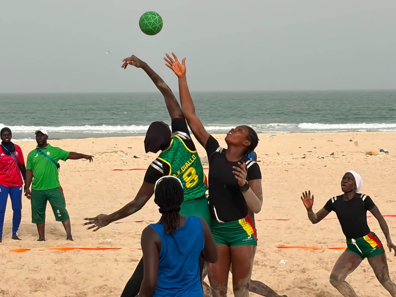 Beach Handball (JOJ Dakar 2026) : Tournoi à Bilbao et stages au menu de la préparation des sélections sénégalaises depuis fin juillet ! - wiwsport