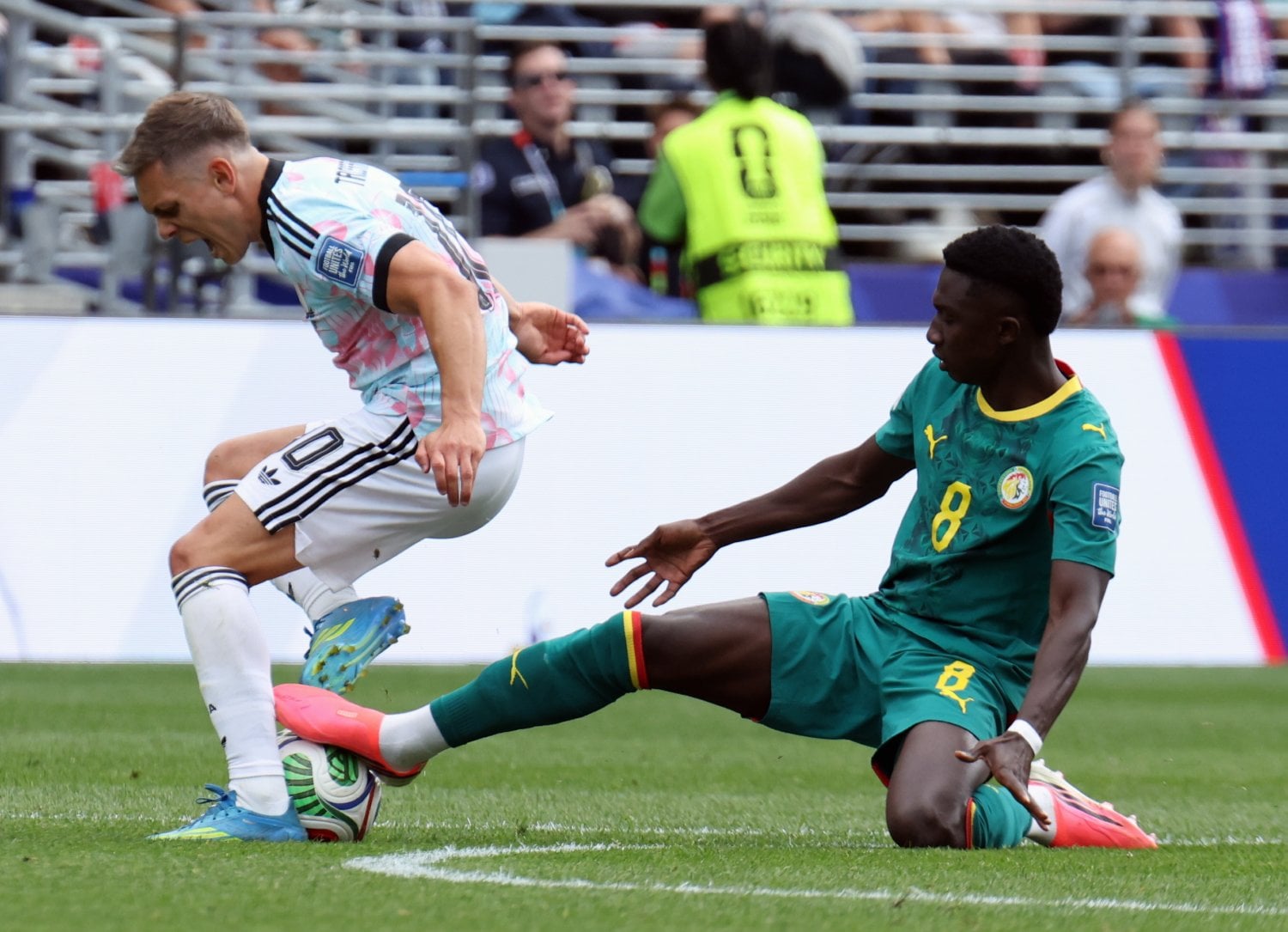 Équipe Nationale : Lamine Camara, de la revanche dans l'air - wiwsport Équipe Nationale : Lamine Camara, de la revanche dans l'air - wiwsport