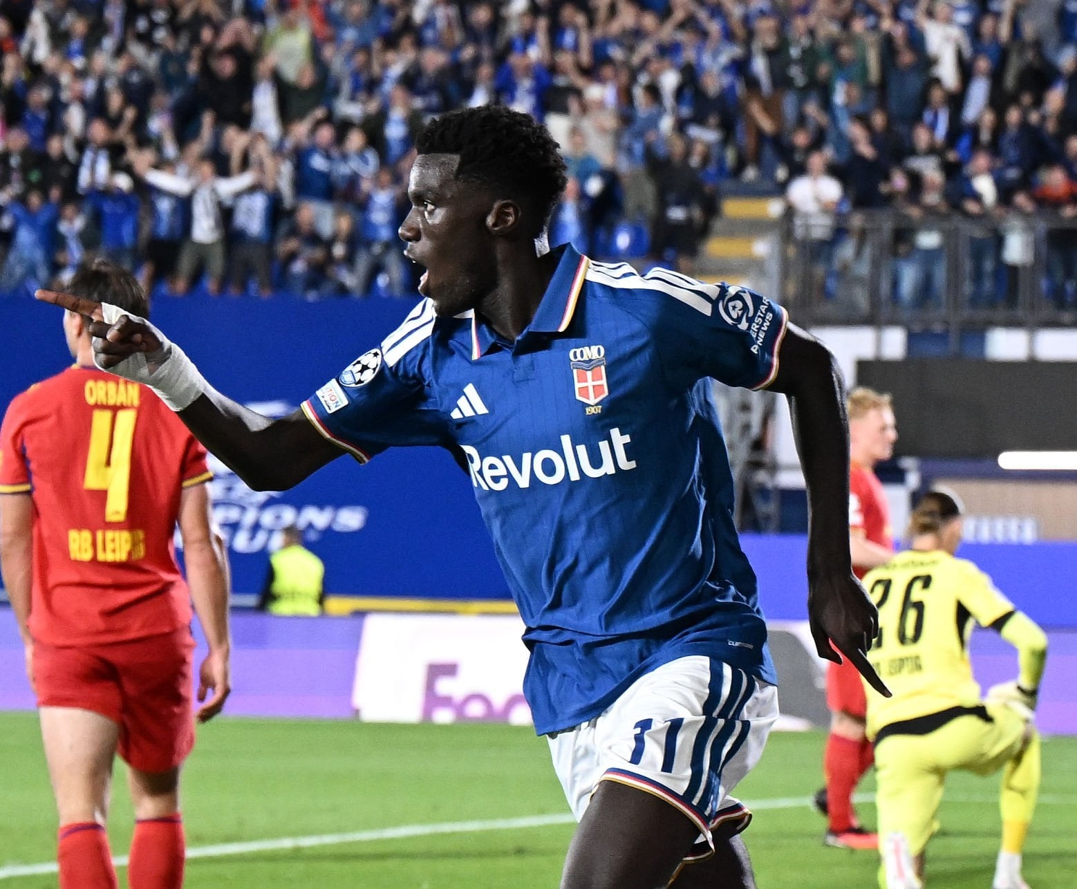 Foot : Pour leur grande première en Ligue des Champions, Assane Diao et Como se promènent face à Leipzig - wiwsport Foot : Pour leur grande première en Ligue des Champions, Assane Diao et Como se promènent face à Leipzig - wiwsport