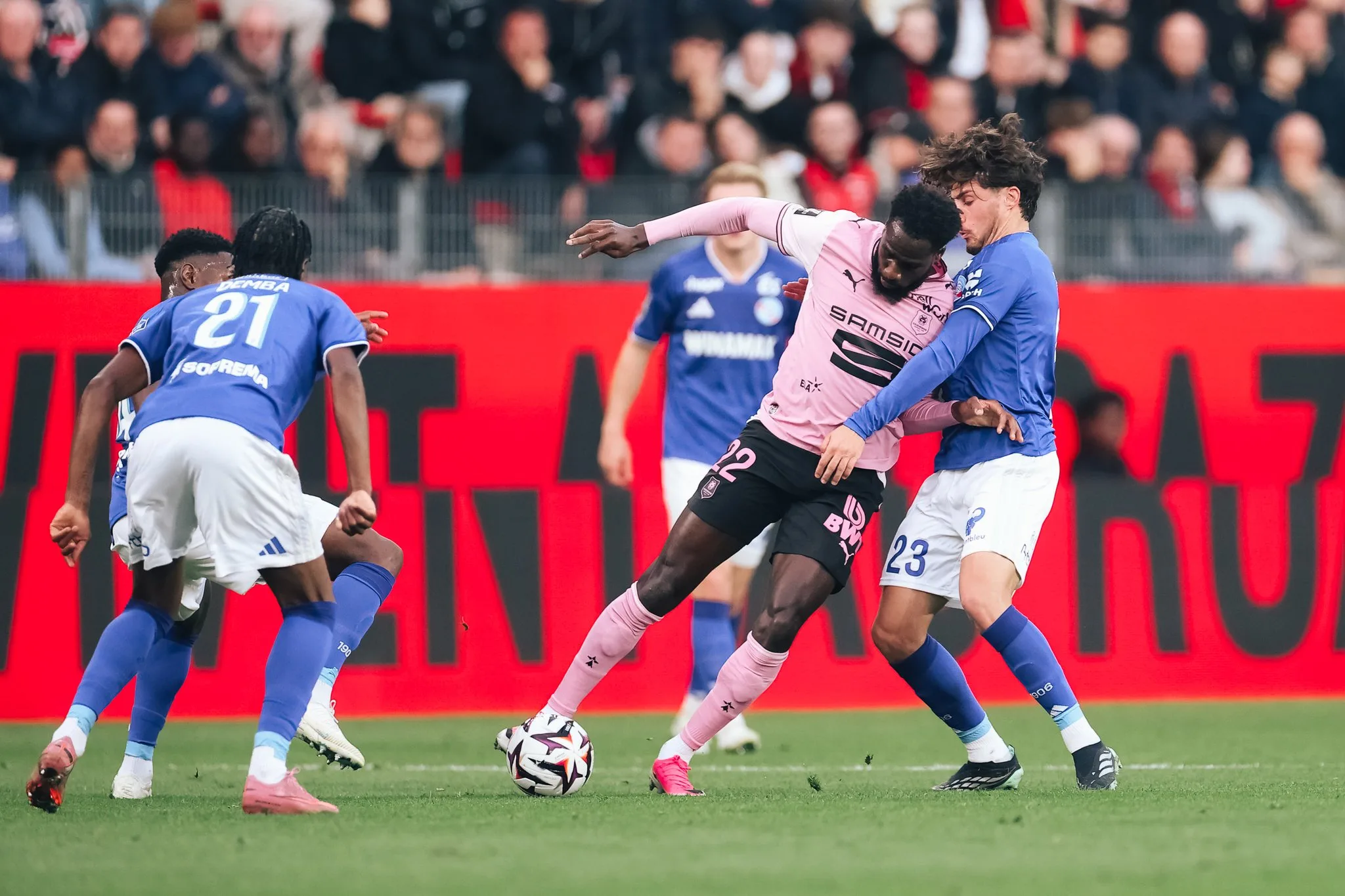 Ligue 1 : Boulaye Dia buteur contre Strasbourg, Rennes prend provisoirement les commandes du championnat ! - wiwsport Ligue 1 : Boulaye Dia buteur contre Strasbourg, Rennes prend provisoirement les commandes du championnat ! - wiwsport