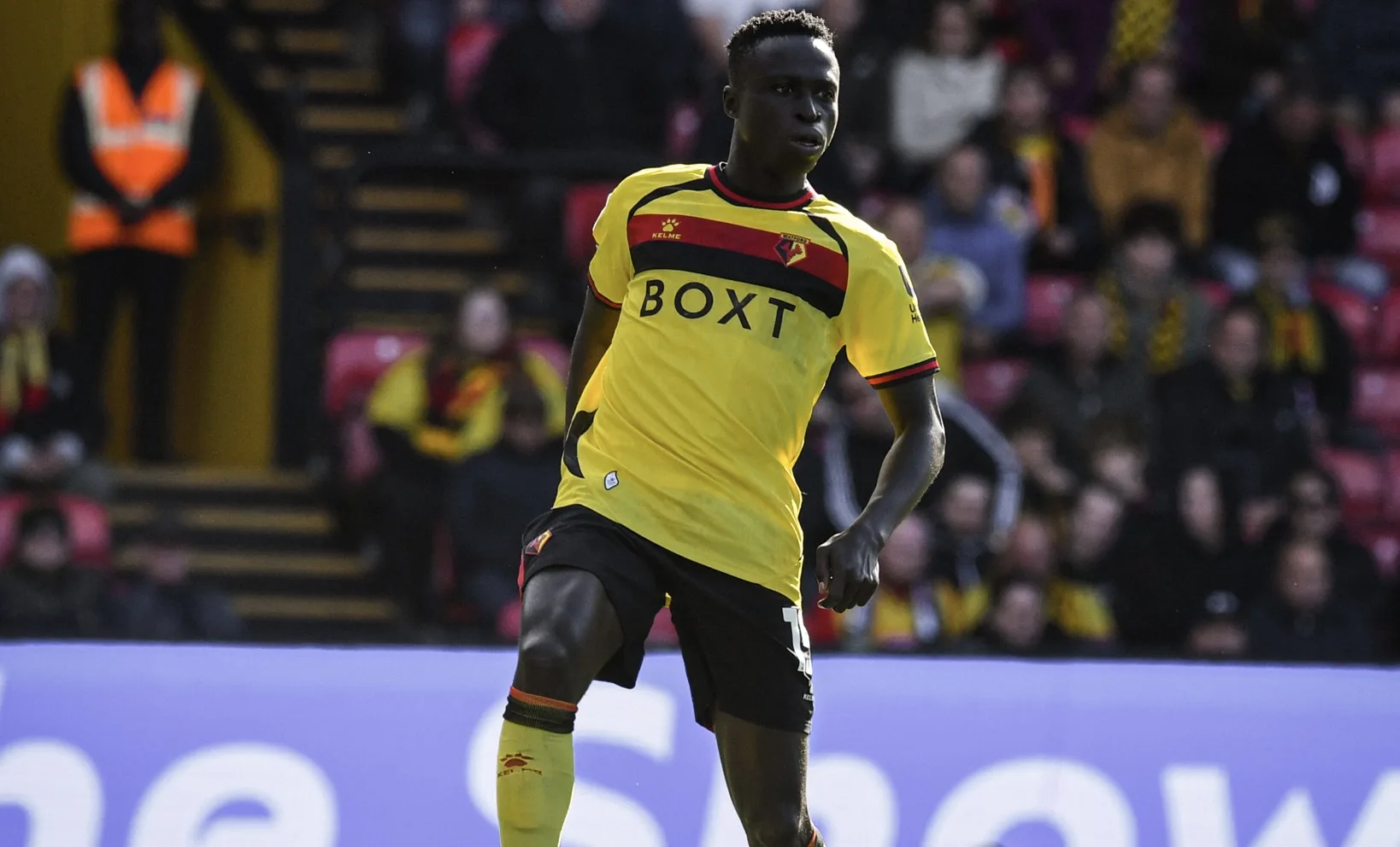 Championship : Face à Charlton, Watford retrouve le succès avec la première titularisation de Krépin Diatta (2-0) - wiwsport Championship : Face à Charlton, Watford retrouve le succès avec la première titularisation de Krépin Diatta (2-0) - wiwsport