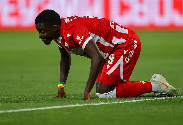 Ligue Conférence - Bamba Dieng et l’Étoile Rouge battus sur la pelouse de Lugano (2-3) - wiwsport BELGRADE, SERBIA - SEPTEMBER 06: Bamba Dieng of Crvena Zvezda reacts during the Super league season 2026/2027 match between Crvena Zvezda and Partizan at Rajko Mitic Stadium on September 06, 2026 in Belgrade, Serbia. (Photo by Srdjan Stevanovic/Getty Images)