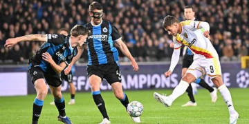 Ligue des Champions - Lens coule au Club Brugge de Mamadou Diakhon (0-3) - wiwsport BRUGGE, BELGIUM - OCTOBER 21 : Spileers Jorne defender of Club Brugge, Mechele Brandon defender of Club Brugge, Hazard Thorgan Forward of RC Lens during the UEFA Champions League 2026/27 League Phase matchday 3 match between Club Brugge and RC Lens on October 21, 2026 in Brugge, Belgium, 21/10/2026 ( Photo by Jan De Meuleneir / Photonews via Getty Images)