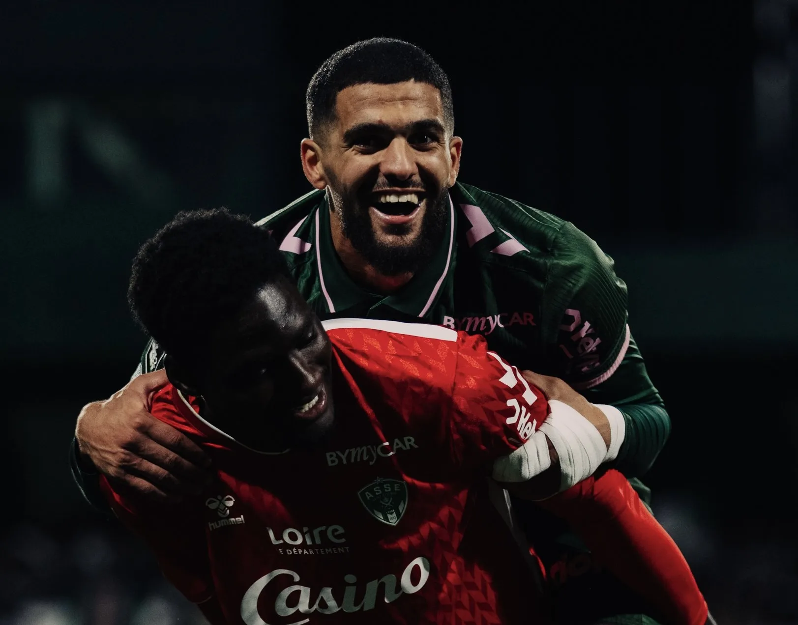 Ligue 2 : Mamour Ndiaye brille encore dans les cages de l’ASSE, les Stéphanois enchaînent une nouvelle victoire face aux Canaris du FC Nantes ! - wiwsport Ligue 2 : Mamour Ndiaye brille encore dans les cages de l’ASSE, les Stéphanois enchaînent une nouvelle victoire face aux Canaris du FC Nantes ! - wiwsport