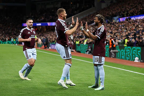 Ligue des Champions - Ibrahim Mbaye passeur décisif pour l'ouverture du score face à Viking (1-0) - wiwsport BIRMINGHAM, ENGLAND - OCTOBER 21: Ross Barkley of Aston Villa celebrates scoring his team’s first goal with Ibrahim Mbaye during the UEFA Champions League 2026/27 League Phase MD3 match between Aston Villa FC and Viking FK at Villa Park on October 21, 2026 in Birmingham, England. (Photo by Richard Heathcote/Getty Images)