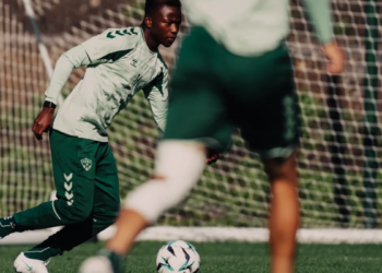 ASSE : Après près d’un an d’absence pour blessure, Lassana Traoré retrouve l’entraînement collectif - wiwsport ASSE : Après près d’un an d’absence pour blessure, Lassana Traoré retrouve l’entraînement collectif