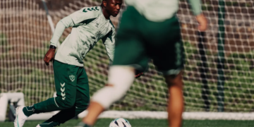 ASSE : Après près d’un an d’absence pour blessure, Lassana Traoré retrouve l’entraînement collectif - wiwsport ASSE : Après près d’un an d’absence pour blessure, Lassana Traoré retrouve l’entraînement collectif