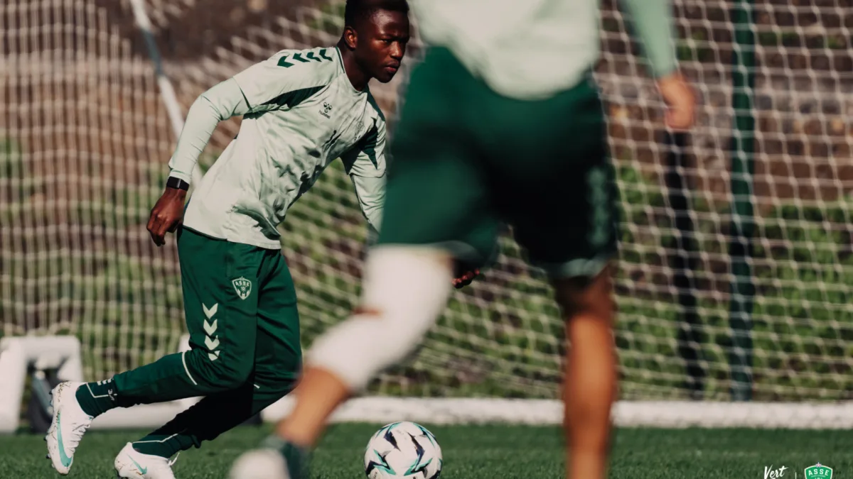 ASSE : Après près d’un an d’absence pour blessure, Lassana Traoré retrouve l’entraînement collectif - wiwsport ASSE : Après près d’un an d’absence pour blessure, Lassana Traoré retrouve l’entraînement collectif - wiwsport