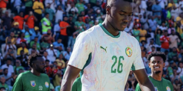 Pape Gueye sur Patrick Vieira : “C’est une légende du football et nous sommes heureux de l’avoir à nos côtés (…) Il est ouvert et aime discuter avec les joueurs” - wiwsport Pape Gueye sur Patrick Vieira : “C’est une légende du football et nous sommes heureux de l’avoir à nos côtés (…) Il est ouvert et aime discuter avec les joueurs” - wiwsport