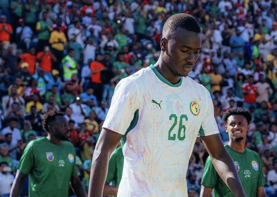 Pape Gueye sur Patrick Vieira : “C’est une légende du football et nous sommes heureux de l’avoir à nos côtés (…) Il est ouvert et aime discuter avec les joueurs” - wiwsport Pape Gueye sur Patrick Vieira : “C’est une légende du football et nous sommes heureux de l’avoir à nos côtés (…) Il est ouvert et aime discuter avec les joueurs” - wiwsport