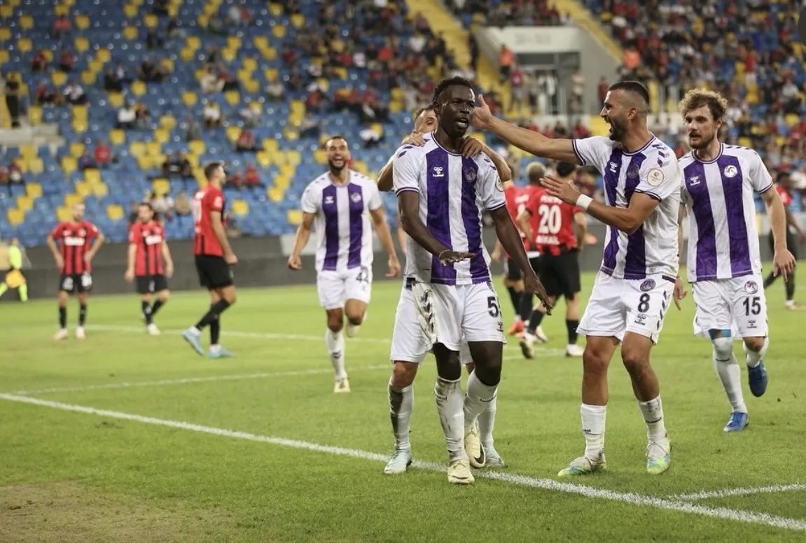Turquie : Mame Biram Diouf signe un doublé et offre la victoire à Keçiörengücü contre Karagümrük - wiwsport Turquie : Mame Biram Diouf signe un doublé et offre la victoire à Keçiörengücü contre Karagümrük - wiwsport
