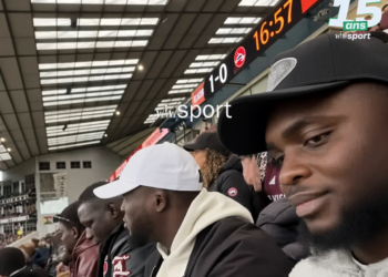 Premier League : Modou Lô, Franc et Petit Lô ont assisté au récital de Nicolas Jackson à Villa Park ! - wiwsport Premier League : Modou Lô, Franc et Petit Lô ont assisté au récital de Nicolas Jackson à Villa Park !