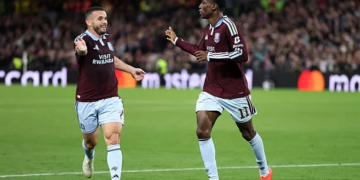 Ligue des Champions - Aston Villa : Doublé de Nicolas Jackson face au Fenerbahçe (vidéo) ! - wiwsport BIRMINGHAM, ENGLAND - OCTOBER 14: Nicolas Jackson of Aston Villa celebrates scoring his team’s second goal with John McGinn during the UEFA Champions League 2026/27 League Phase MD2 match between Aston Villa FC and Fenerbahce SK at Villa Park on October 14, 2026 in Birmingham, England. (Photo by Dan Mullan/Getty Images)