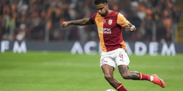 ISTANBUL, TURKIYE - OCTOBER 09: Ismail Jakobs of Galatasaray competes during the Turkish Super Lig match week 7 between Galatasaray and Kasimpasa at RAMS Park in Istanbul, Turkiye on October 09, 2026. (Photo by Arife Karakum/Anadolu via Getty Images)