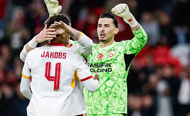 LILLE, FRANCE - OCTOBER 21: (L-R) Ismail Jakobs of Galatasaray, Ugurcan Cakir of Galatasaray during the UEFA Champions League  match between Lille v Galatasaray at the Stade Pierre Mauroy on October 21, 2026 in Lille France (Photo by Pim Waslander/Soccrates/Getty Images)