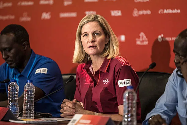 JOJ Dakar 2026 - Kirsty Coventry (Pdte CIO) : "Nous y sommes enfin ! Nous sommes tellement heureux..." - wiwsport President of the International Olympic Committee (IOC) Kirsty Coventry (C) speaks during a press conference at the Media Press Center (MPC) in Diamniadio, on October 29, 2026. (Photo by PATRICK MEINHARDT / AFP via Getty Images)