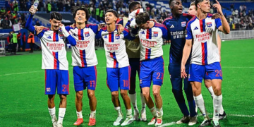 Ligue Europa - Lyon de Moussa Niakhaté bat Crystal Palace d'Ismaïla Sarr (3-2) - wiwsport TYLER MORTON of Lyon and Keito NAKAMURA of Lyon and Khalis MERAH of Lyon and Kail BOUDACHE of Lyon and Felix BACHER of Lyon during UEFA Europa League match between Lyon and Crystal Palace at Groupama Stadium on October 15, 2026 in Lyon, France. (Photo by Sandra Ruhaut/Icon Sport via Getty Images)