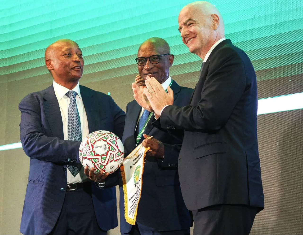 Élection FIFA : Motsepe confirme « la décision unanime des 54 Associations membres de la CAF » de soutenir Infantino - wiwsport Élection FIFA : Motsepe confirme « la décision unanime des 54 Associations membres de la CAF » de soutenir Infantino - wiwsport