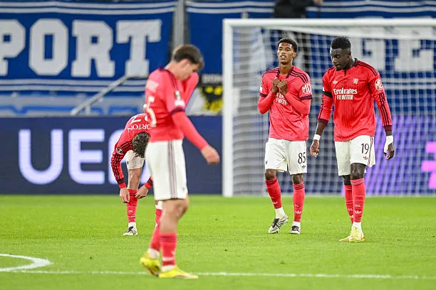 Ligue Europa - L'Olympique Lyonnais de Moussa Niakhaté prend l'eau sur la pelouse de Hoffenheim (3-0) - wiwsport Sinsheim, Germany - October 22: Rémi Himbert of Olympique Lyon, Noham Kamara of Olympique Lyon, and Moussa Niakhaté of Olympique Lyon look dejected during the UEFA Europa League 2026/27 League Phase match between TSG 1899 Hoffenheim and Olympique Lyonnais at Rhein-Neckar-Arena on October 22, 2026 in Sinsheim, Germany. (Photo by Harry Langer/DeFodi Images/DeFodi via Getty Images)