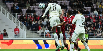 Ligue 2 - Le FC Metz s'incline à Dijon malgré un doublé de Pape Moussa Fall ! - wiwsport but Pape Moussa FALL of FC Metz during Ligue 2 BKT match between Dijon and Metz at Stade Gaston Gerard on October 12, 2026 in Dijon, France. (Photo by Vincent Poyer/Icon Sport via Getty Images)