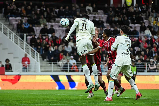 Ligue 2 - Le FC Metz s'incline à Dijon malgré un doublé de Pape Moussa Fall ! - wiwsport but Pape Moussa FALL of FC Metz during Ligue 2 BKT match between Dijon and Metz at Stade Gaston Gerard on October 12, 2026 in Dijon, France. (Photo by Vincent Poyer/Icon Sport via Getty Images)