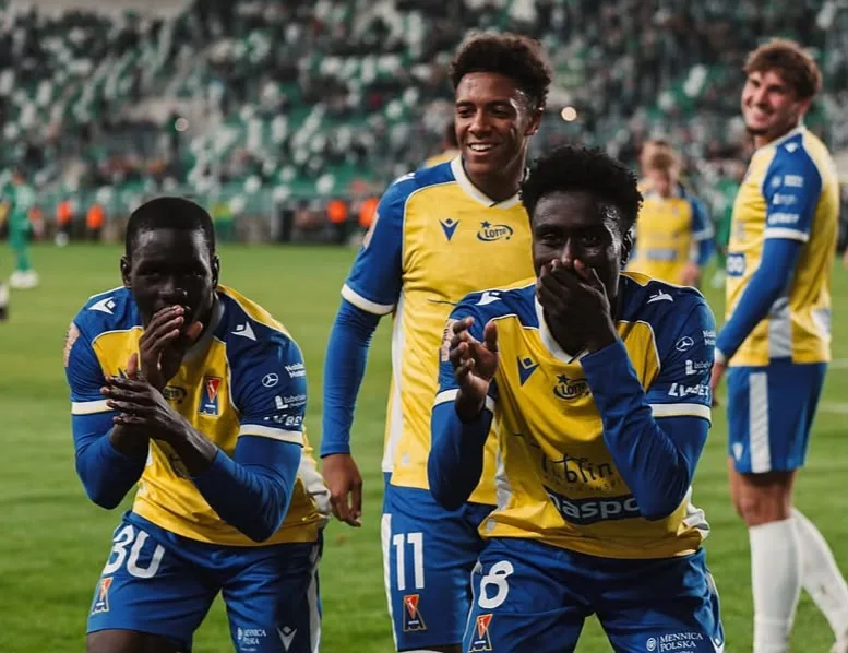 Pologne : Mbaye Jacques Ndiaye et Christopher Simon offrent la victoire à Motor Lublin face à Radomiak - wiwsport Pologne : Mbaye Jacques Ndiaye et Christopher Simon offrent la victoire à Motor Lublin face à Radomiak - wiwsport