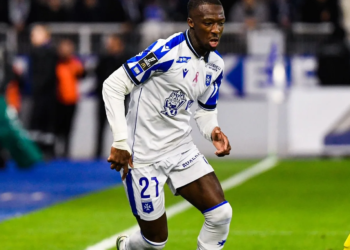 AJ Auxerre : Touché au genou, Lamine Sy absent de l'entraînement du début de semaine - wiwsport AJ Auxerre : Touché au genou, Lamine Sy absent de l’entraînement du début de semaine